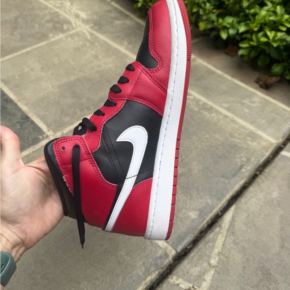 Nike Air Jordan 1 Black and Red High-Top Sneakers, men’s size 9.5 - Picture 8 of 10